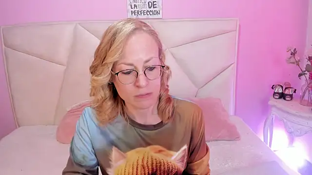 Snapshot of SammySanders chatting on September 17, 2025, 5:04 pm SammySanders online show from September 17, 2025, 5:04 pm