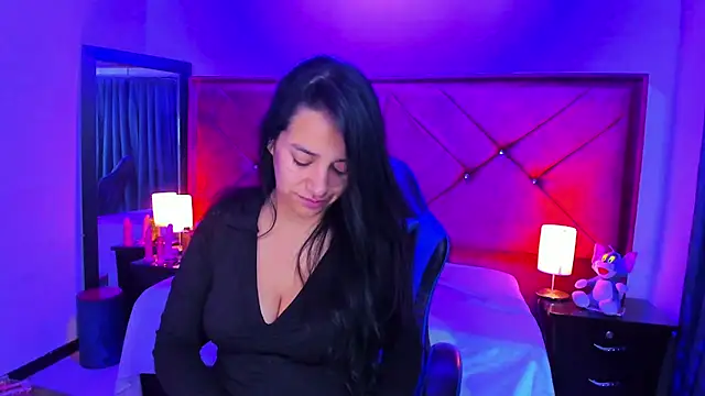 Julietacollins06 online show from June 4, 2026, 2:33 pm