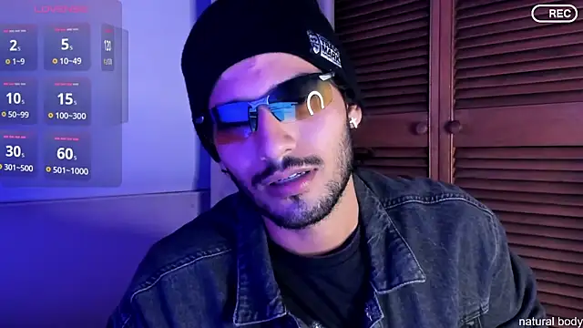 Nicholasrodrii online show from October 24, 2025, 11:59 pm