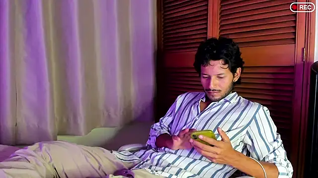 Snapshot of Nicholasrodrii chatting on September 24, 2025, 12:40 am Nicholasrodrii online show from September 24, 2025, 12:40 am