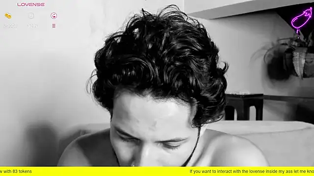 Snapshot of Nicholasrodrii chatting on February 14, 2025, 4:26 am Nicholasrodrii online show from February 14, 2025, 4:26 am