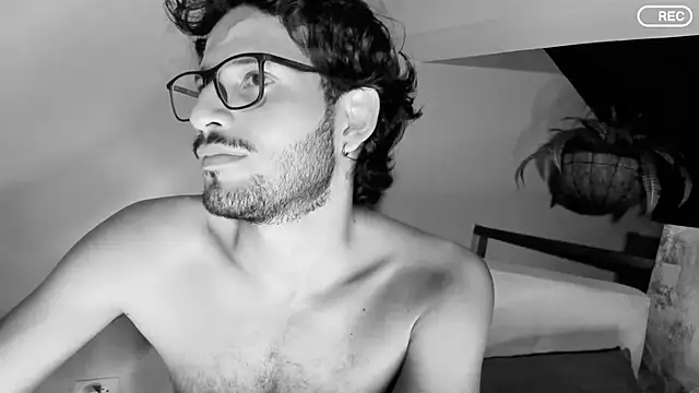 Snapshot of Nicholasrodrii chatting on March 21, 2025, 5:00 am Nicholasrodrii online show from March 21, 2025, 5:00 am
