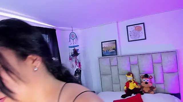 brianaGuzman online show from March 19, 2026, 6:52 pm