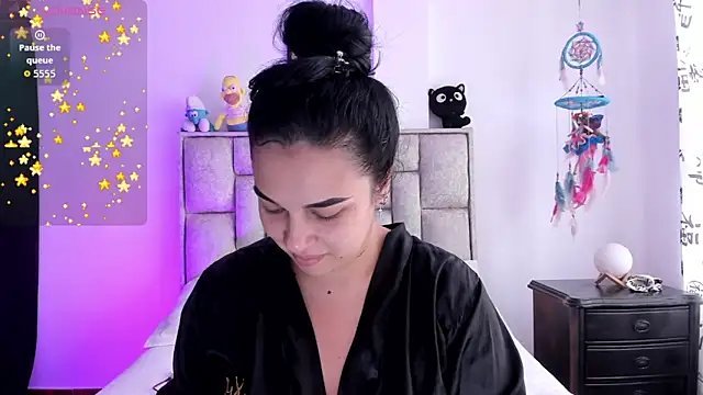 brianaGuzman online show from November 16, 2025, 6:23 pm