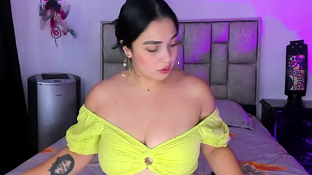 Snapshot of brianaGuzman chatting on July 14, 2026, 5:52 pm brianaGuzman online show from July 14, 2026, 5:52 pm