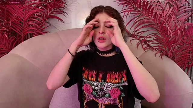 EvaHalsey online show from January 14, 2026, 8:34 pm