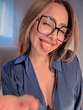 Snapshot of vixen_allure chatting on January 7, 2026, 11:48 am vixen allure online show from January 7, 2026, 11:48 am