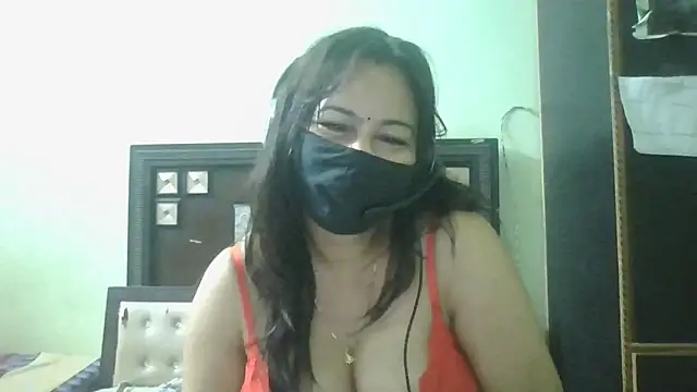 couplesuni online show from May 7, 2026, 3:11 am