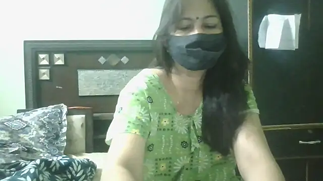 couplesuni online show from May 4, 2026, 2:04 am