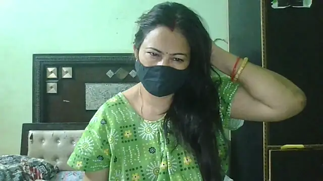 couplesuni online show from April 12, 2026, 10:18 am