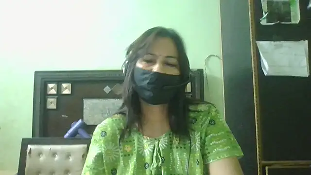 couplesuni online show from May 8, 2026, 5:17 pm