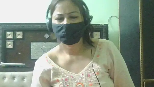 couplesuni online show from March 16, 2026, 3:36 am