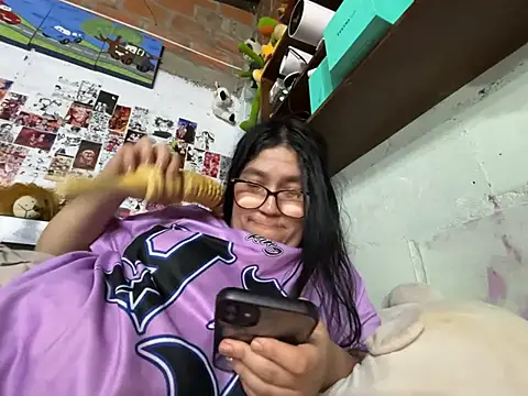 dafne19  online show from June 18, 2026, 4:55 am