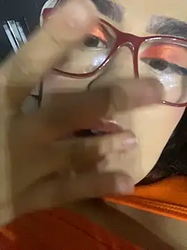 dafne19  online show from December 21, 2025, 5:09 am