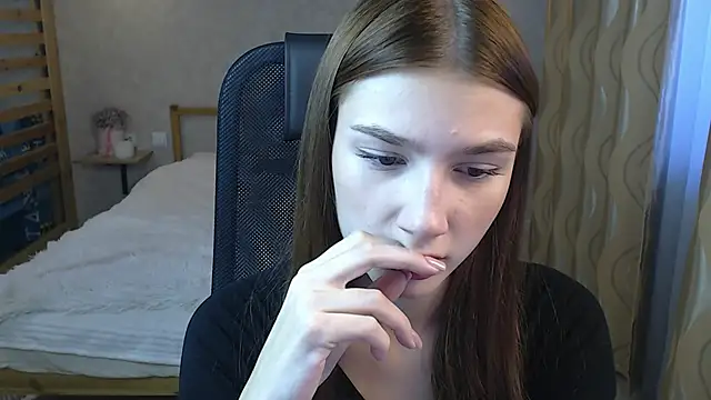 Snapshot of AnaHoney chatting on October 14, 2025, 7:09 am AnaHoney online show from October 14, 2025, 7:09 am