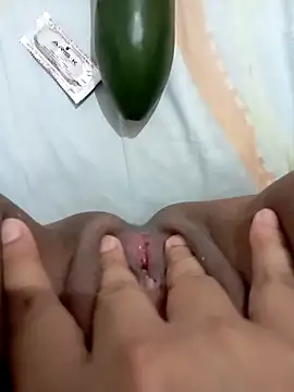 ambarlennoix online show from April 19, 2026, 6:58 am