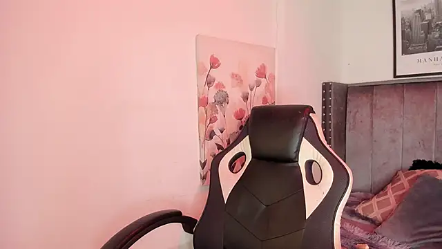 Alaia Cute online show from November 22, 2025, 2:54 am