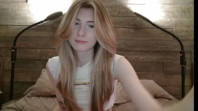 ErikaShyy online show from March 12, 2025, 11:43 am