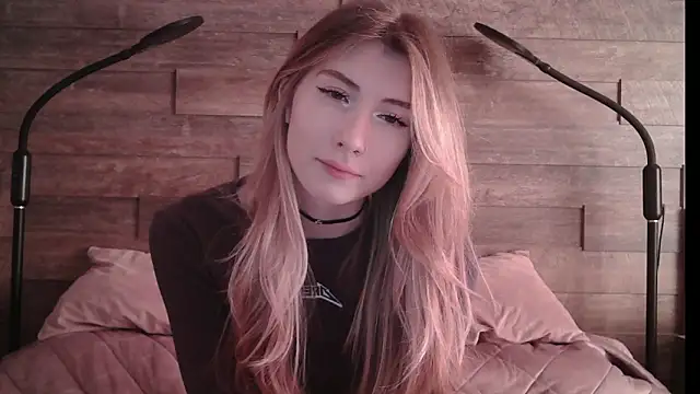 ErikaShyy online show from March 10, 2025, 11:01 am