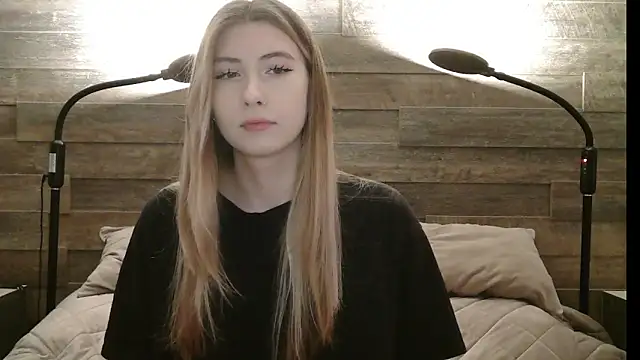 ErikaShyy online show from November 25, 2025, 11:10 am