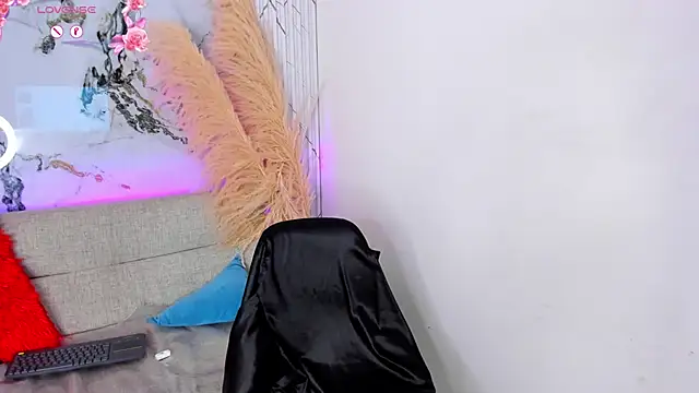 LiaFlowers online show from November 21, 2025, 8:41 pm