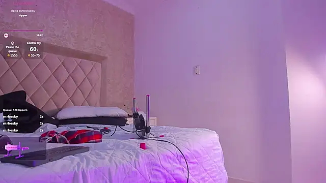 LiaFlowers online show from January 14, 2025, 1:26 am