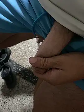 Snapshot of Julian_23312 chatting on February 21, 2026, 5:42 am Julian 23312 online show from February 21, 2026, 5:42 am