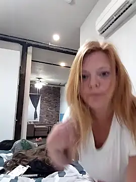 I am HER318 online show from October 6, 2025, 1:40 am