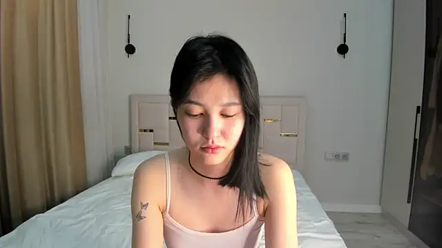 Snapshot of Lola_Peach chatting on February 21, 2026, 5:31 am Lola Peach online show from February 21, 2026, 5:31 am