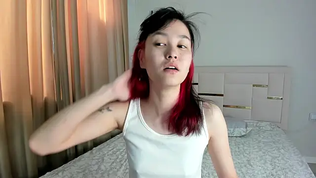 Lola Peach online show from June 1, 2026, 2:34 am