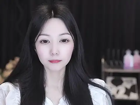 Nuyoah-77 online show from April 1, 2026, 3:09 pm