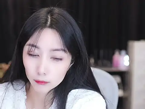 Nuyoah-77 online show from November 27, 2025, 3:34 pm