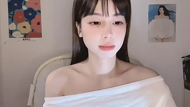 -Hottie online show from November 17, 2025, 4:11 pm