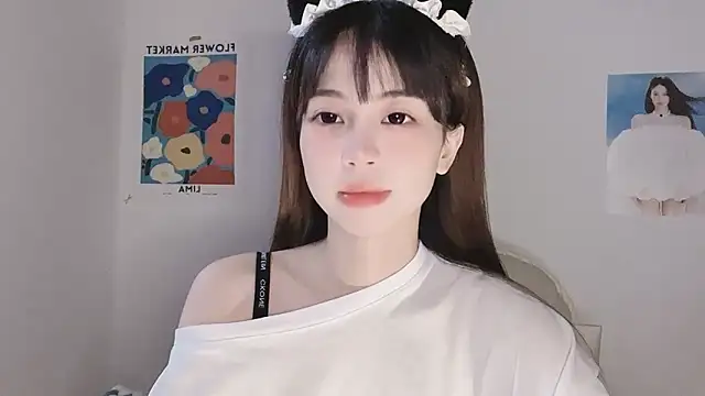 -Hottie online show from December 22, 2025, 4:07 pm