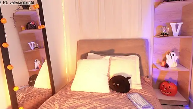 ValeriaCox online show from October 21, 2025, 1:43 pm