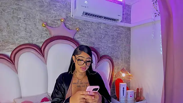 Snapshot of Mia_Jansen chatting on April 29, 2026, 1:37 pm Mia Jansen online show from April 29, 2026, 1:37 pm