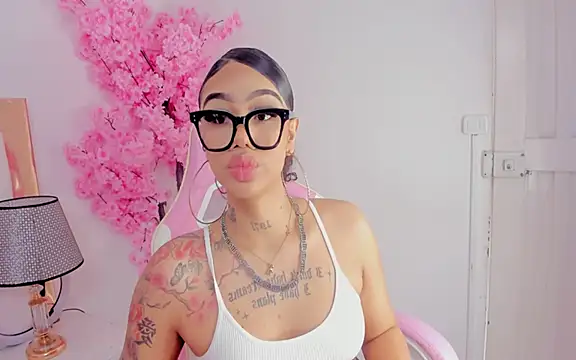 Snapshot of Mia_Jansen chatting on January 16, 2025, 9:19 pm Mia Jansen online show from January 16, 2025, 9:19 pm