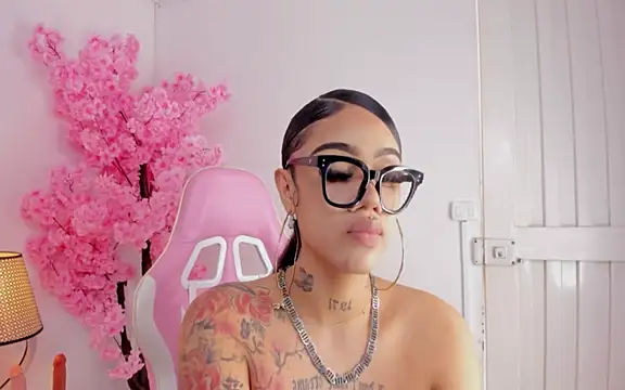 Snapshot of Mia_Jansen chatting on January 10, 2025, 8:48 pm Mia Jansen online show from January 10, 2025, 8:48 pm