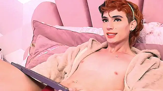 Snapshot of KylieMonnett chatting on February 5, 2026, 9:10 pm KylieMonnett online show from February 5, 2026, 9:10 pm