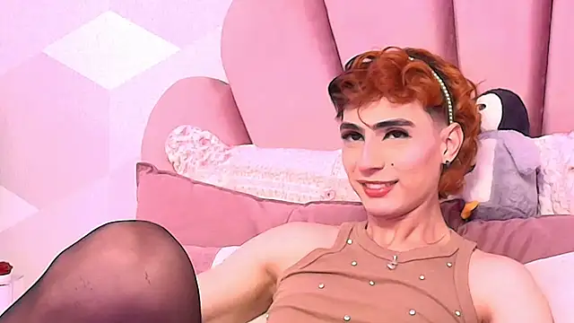 Snapshot of KylieMonnett chatting on February 10, 2026, 11:59 pm KylieMonnett online show from February 10, 2026, 11:59 pm