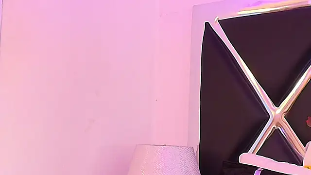 Snapshot of KylieMonnett chatting on October 22, 2025, 4:28 pm KylieMonnett online show from October 22, 2025, 4:28 pm