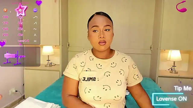 Snapshot of EmilyyStuart chatting on February 2, 2026, 7:35 pm EmilyyStuart online show from February 2, 2026, 7:35 pm