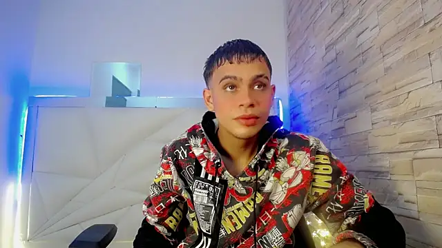 zacariasss  online show from December 4, 2024, 12:02 am