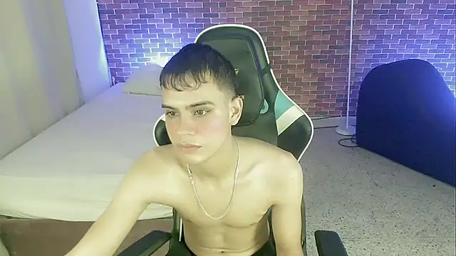 zacariasss  online show from September 13, 2025, 4:01 am