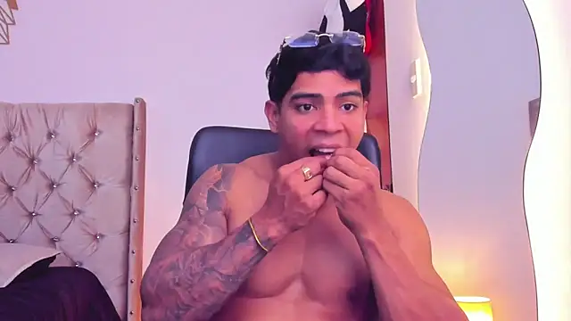 Andrew wolf7 online show from February 3, 2026, 4:43 am