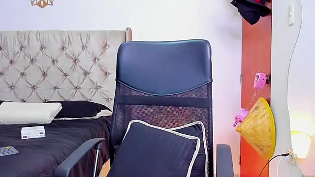 Andrew wolf7 online show from March 6, 2026, 12:49 am