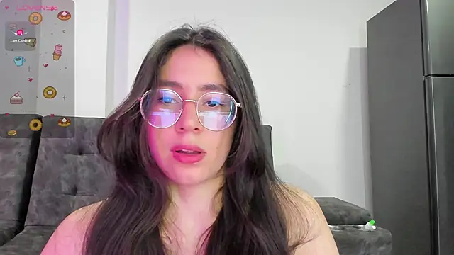 emmadiaz1 online show from January 21, 2025, 2:22 am