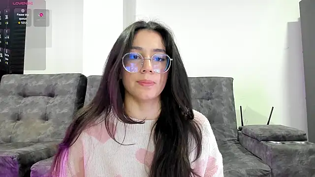 emmadiaz1 online show from September 26, 2025, 2:51 am