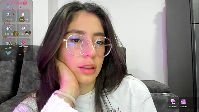 emmadiaz1 online show from January 10, 2025, 12:38 am