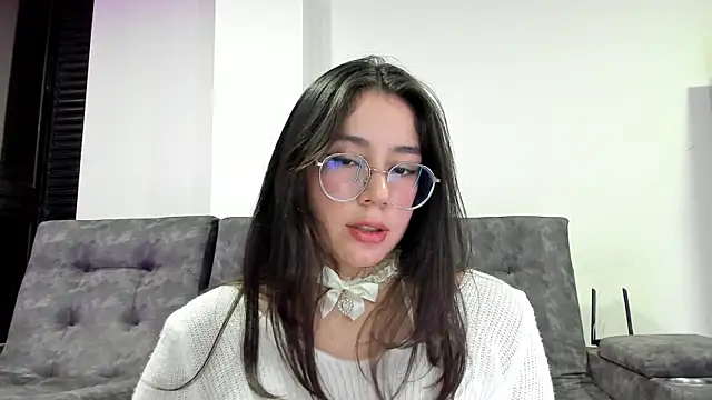 emmadiaz1 online show from September 13, 2025, 2:33 am